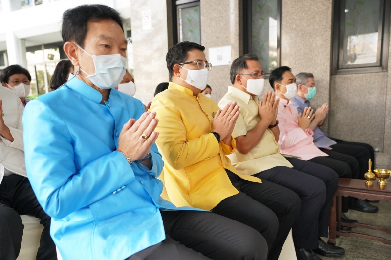 พิธีทำบุญตักบาตรข้าวสารอาหารแห้ง คณะสงฆ์จากวัดพระราม 9 กาญจนาภิเษก พระอารามหลวง