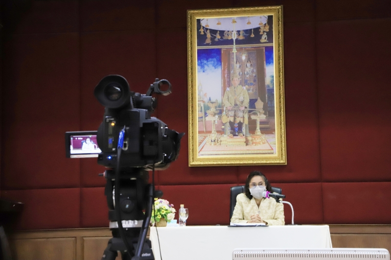 นางยุพิน ชลานนท์นิวัฒน์ กรรมการตรวจเงินแผ่นดิน ให้เกียรติเป็นวิทยากรบรรยายในโครงการพัฒนาศักยภาพการบริหารการตรวจเงินแผ่นดิน ระดับ