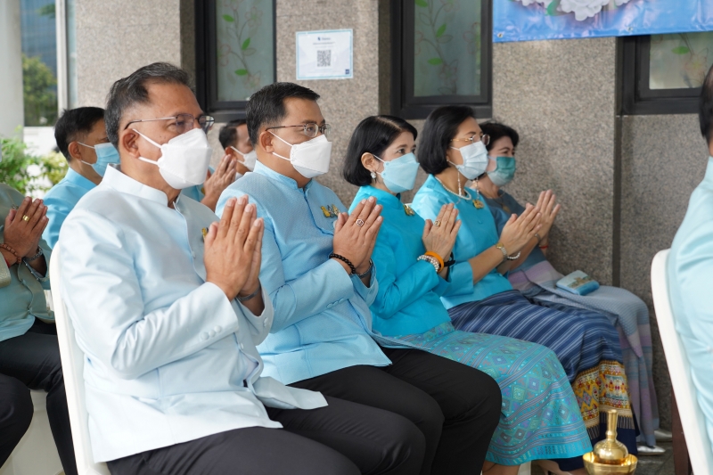 พิธีทำบุญตักบาตรข้าวสารอาหารแห้ง คณะสงฆ์จากวัดบรมนิวาสราชวรวิหาร เนื่องในโอกาสมหามงคลเฉลิมพระชนมพรรษา 90 พรรษา 12 สิงหาคม 2565 ณ