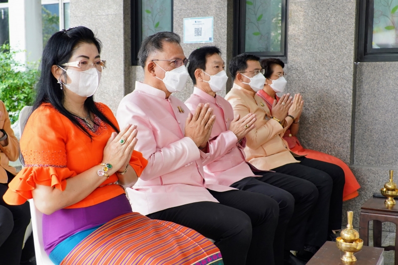 พิธีทำบุญตักบาตรข้าวสารอาหารแห้ง