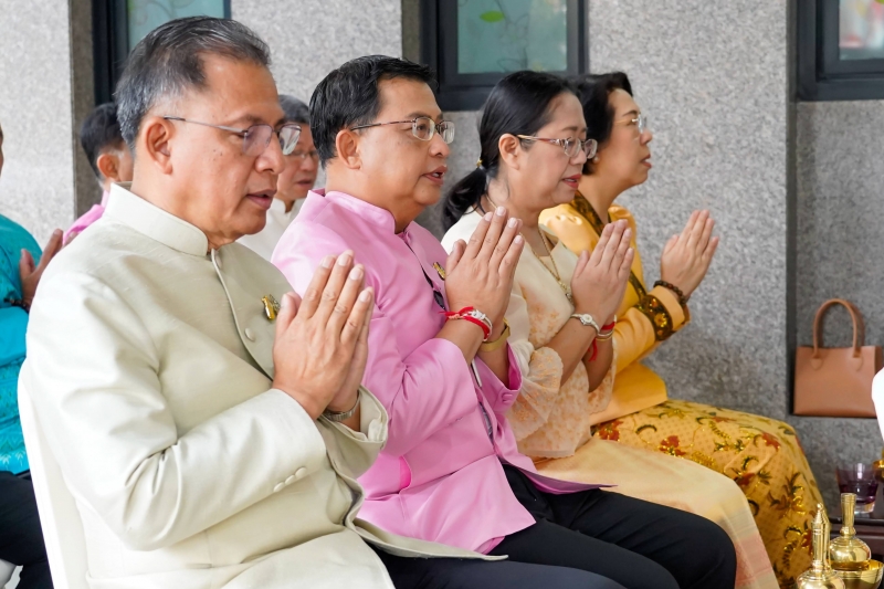 พิธีเจริญพระพุทธมนต์และทำบุญตักบาตร คณะสงฆ์ จำนวน 9 รูป