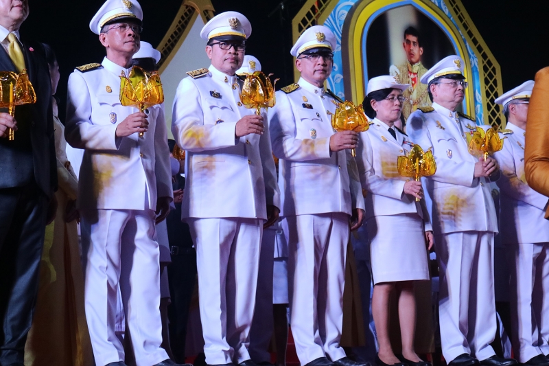 นายประจักษ์ บุญยัง ผู้ว่าการตรวจเงินแผ่นดิน ผู้บริหาร ข้าราชการและลูกจ้างสำนักงานการตรวจเงินแผ่นดิน ร่วมริ้วขบวนอัญเชิญเครื่องรา