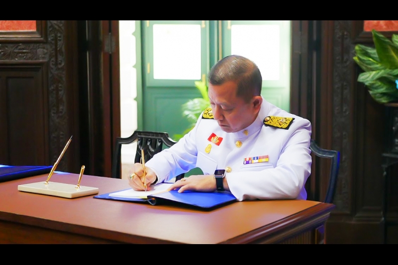 ลงนามถวายพระพรชัยมงคลสมเด็จพระเจ้าอยู่หัว เนื่องในวันขึ้นปีใหม่พุทธศักราช 2562