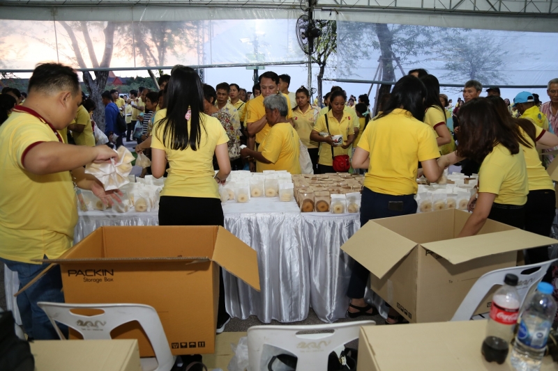 พิธีบำเพ็ญกุศลและกิจกรรมน้อมรำลึกเนื่องในวันคล้ายวันสวรรคตพระบาทสมเด็จพระบรมชนกาธิเบศร มหาภูมิพลอดุลเดชมหาราช บรมนาถบพิตร