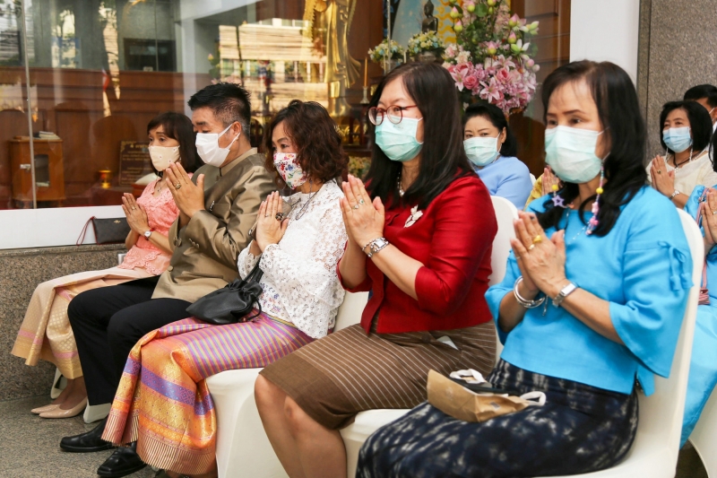 พิธีทำบุญตักบาตรข้าวสารอาหารแห้ง คณะสงฆ์จากวัดพระราม 9 กาญจนาภิเษก พระอารามหลวง