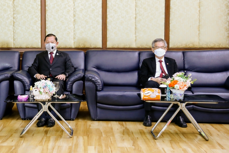 พิธีเปิดโครงการสัมมนาทางวิชาการ เรื่อง “ภารกิจถูกต้องโปร่งใส รอบรู้วินัยการเงินการคลัง” ผ่านระบบออนไลน์ (Online) แบบถ่ายทอดสด (L