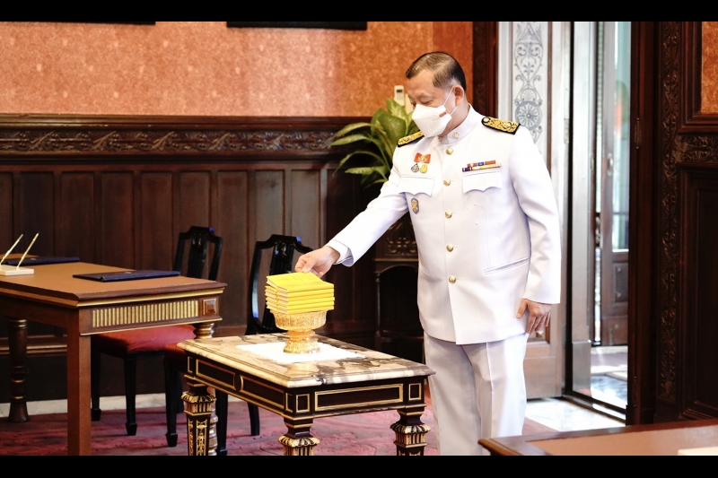 ลงนามถวายพระพรพระบาทสมเด็จพระเจ้าอยู่หัว และสมเด็จพระนางเจ้าฯ พระบรมราชินี เนื่องในโอกาสวันขึ้นปีใหม่ พุทธศักราช 2565