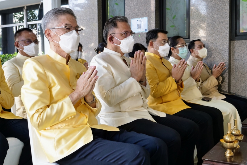 พิธีทำบุญตักบาตรข้าวสารอาหารแห้ง คณะสงฆ์จากวัดพระราม 9 กาญจนาภิเษก พระอารามหลวง