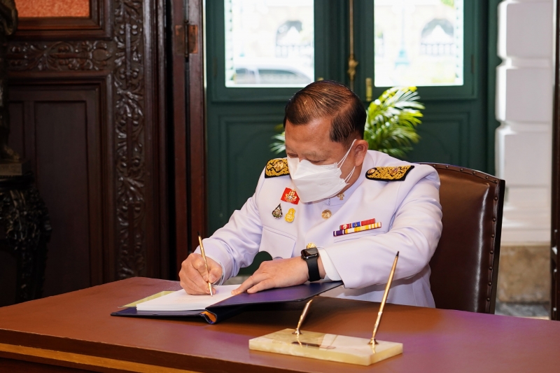 2566-01-08 สำนักงานการตรวจเงินแผ่นดินถวายแจกันดอกไม้และลงนามถวายพระพรชัยมงคลสมเด็จพระเจ้าลูกเธอ เจ้าฟ้าสิริวัณณวรี นารีรัตนราชกั