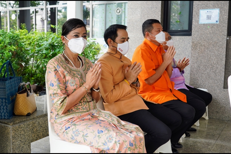 พิธีทำบุญตักบาตรข้าวสารอาหารแห้ง