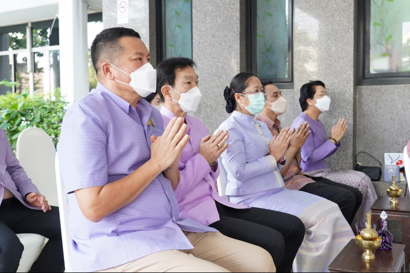 พิธีทำบุญตักบาตรข้าวสารอาหารแห้ง คณะสงฆ์จากวัดเทพธิดารามวรวิหาร