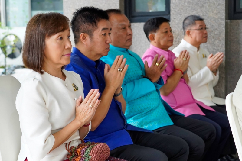 พิธีเจริญพระพุทธมนต์และทำบุญตักบาตร คณะสงฆ์ จำนวน 9 รูป