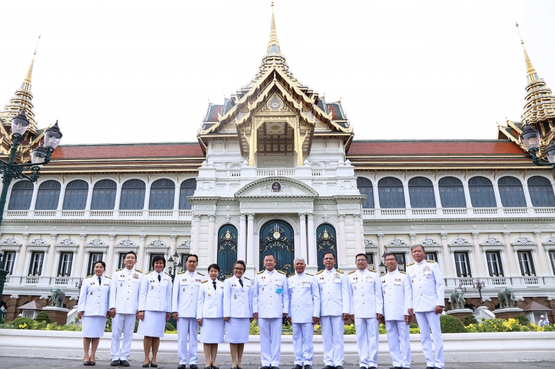 ลงนามถวายพระพรชัยมงคล ณ อาคารหน่วยราชการในพระองค์ 904 ในพระบรมมหาราชวัง
