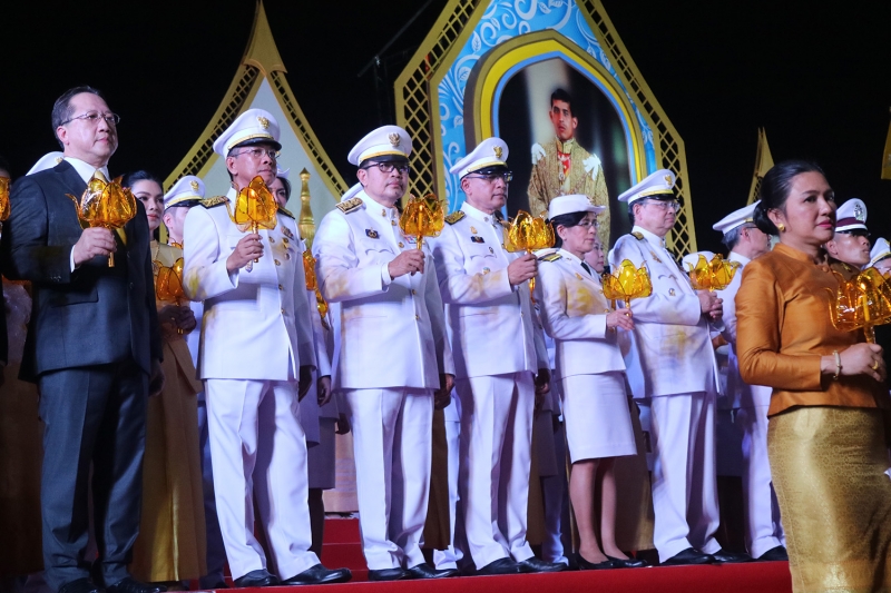 นายประจักษ์ บุญยัง ผู้ว่าการตรวจเงินแผ่นดิน ผู้บริหาร ข้าราชการและลูกจ้างสำนักงานการตรวจเงินแผ่นดิน ร่วมริ้วขบวนอัญเชิญเครื่องรา