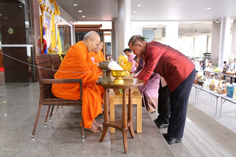 พิธีทำบุญตักบาตรข้าวสารอาหารแห้ง เดือนกุมภาพันธ์