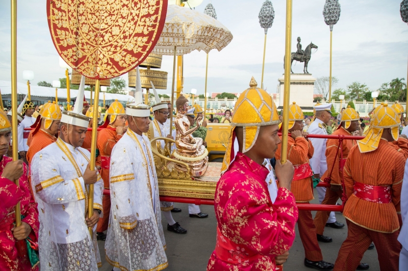 พิธีมหามงคลบำเพ็ญพระราชกุศลและเจริญพระพุทธมนต์ถวายพระพรชัยมงคล