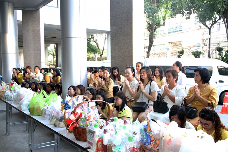 พิธีบุญตักบาตรข้าวสารอาหารแห้ง