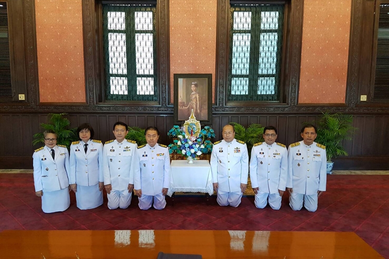 ลงนามถวายพระพรสมเด็จพระนางเจ้าสิริกิติ์ พระบรมราชินีนาถ