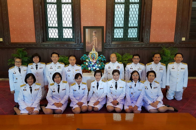 ลงนามถวายพระพรสมเด็จพระนางเจ้าสิริกิติ์ พระบรมราชินีนาถ