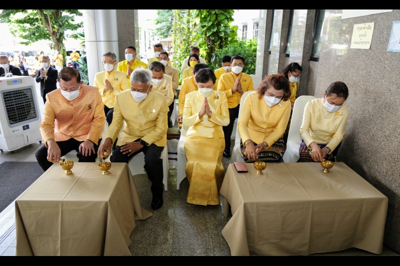 พิธีทำบุญตักบาตรข้าวสารอาหารแห้ง คณะสงฆ์จากวัดราชผาติการามวรวิหาร พระอารามหลวง เนื่องในโอกาสวันเฉลิมพระชนมพรรษา 28 กรกฎาคม 2565