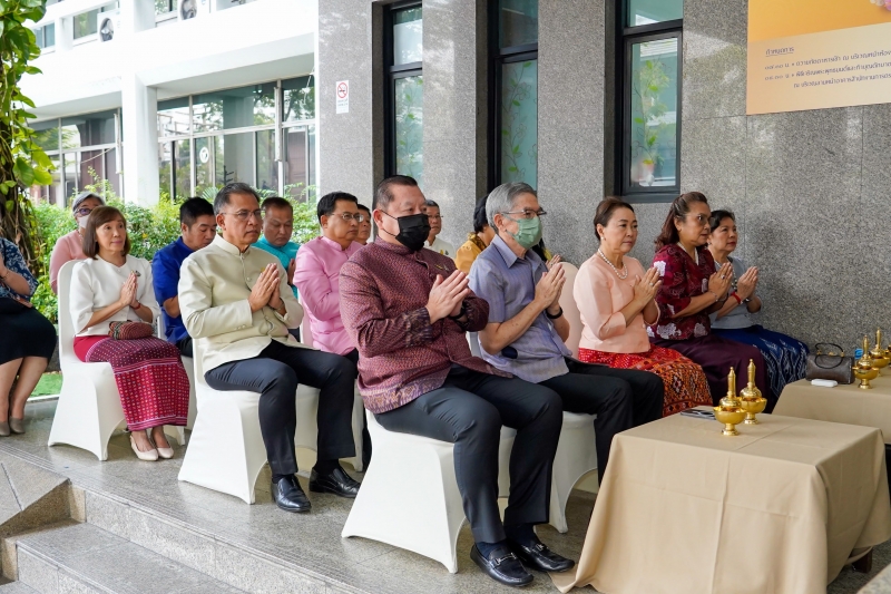 พิธีเจริญพระพุทธมนต์และทำบุญตักบาตร คณะสงฆ์ จำนวน 9 รูป
