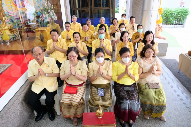 ทำบุญตักบาตร