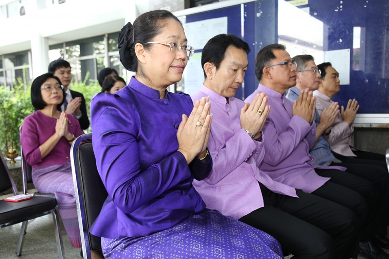 พิธีทำบุญตักบาตรข้าวสารอาหารแห้ง เดือนเมษายน 2562