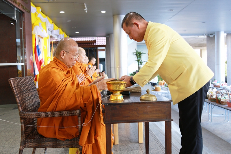 พิธีทำบุญตักบาตรข้าวสารอาหารแห้ง เดือนพฤษภาคม 2562