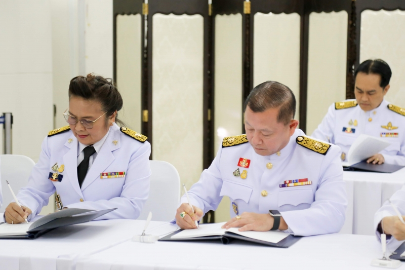 สตง. ถวายแจกันดอกไม้และลงนามถวายพระพรสมเด็จพระกนิษฐาธิราชเจ้า กรมสมเด็จพระเทพรัตนราชสุดาฯ สยามบรมราชกุมารี