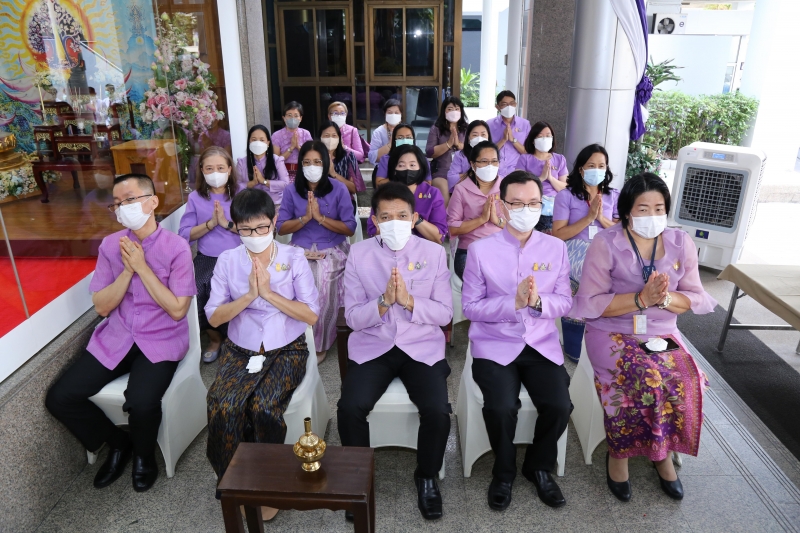 พิธีทำบุญตักบาตรข้าวสารอาหารแห้ง คณะสงฆ์จากวัดเทพธิดารามวรวิหาร