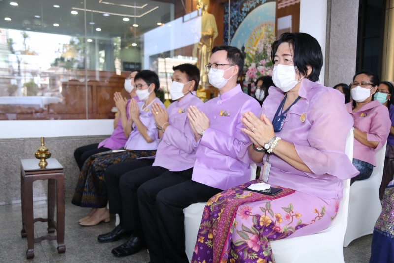 พิธีทำบุญตักบาตรข้าวสารอาหารแห้ง คณะสงฆ์จากวัดเทพธิดารามวรวิหาร