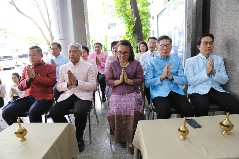 พิธีทำบุญตักบาตรข้าวสารอาหารแห้ง เดือนกุมภาพันธ์