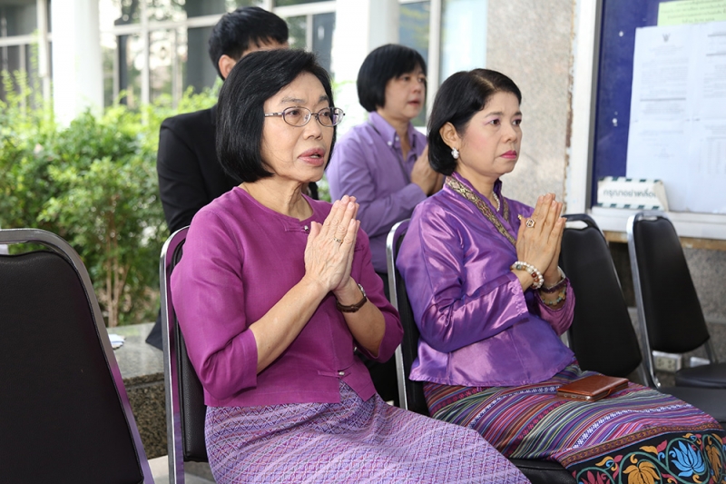 พิธีทำบุญตักบาตรข้าวสารอาหารแห้ง เดือนเมษายน 2562