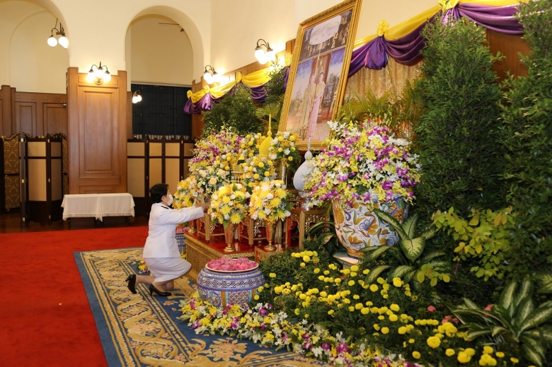 ลงนามถวายพระพรพระบาทสมเด็จพระเจ้าอยู่หัว และสมเด็จพระนางเจ้าฯ พระบรมราชินี เนื่องในโอกาสวันขึ้นปีใหม่ พุทธศักราช 2564