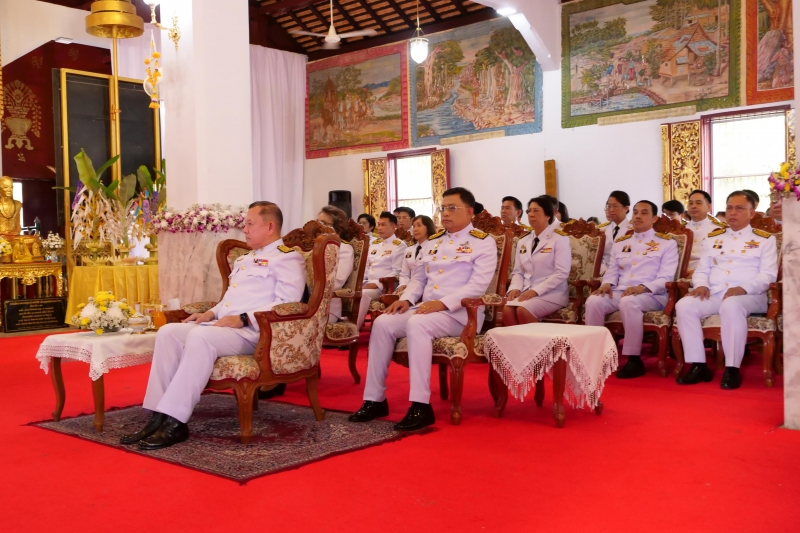 ทำบุญตักบาตร