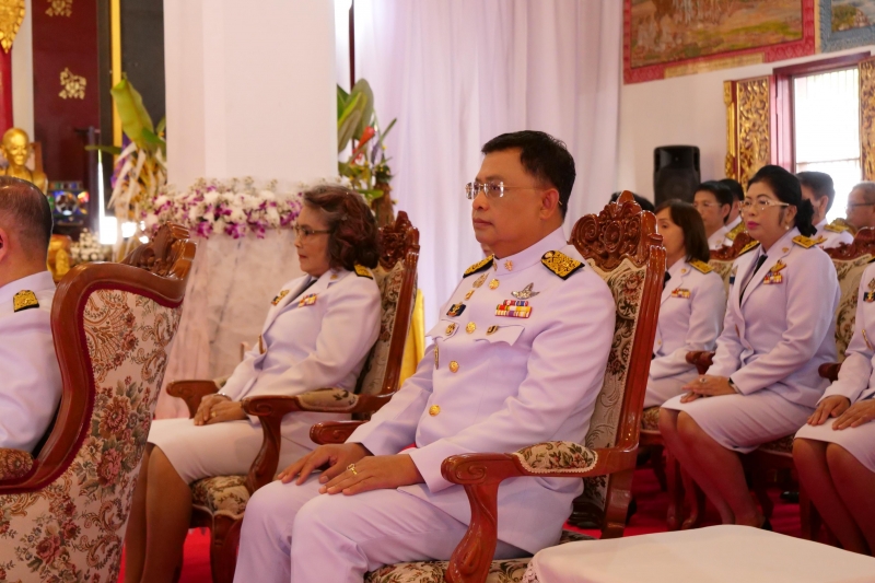 ทำบุญตักบาตร