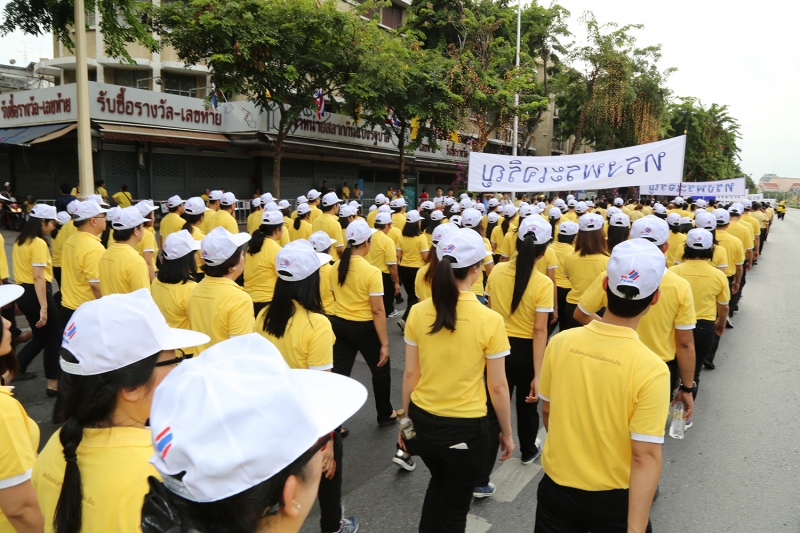 นายประจักษ์ บุญยัง ผู้ว่าการตรวจเงินแผ่นดิน ผู้บริหาร ข้าราชการและลูกจ้างสำนักงานการตรวจเงินแผ่นดิน ร่วมริ้วขบวนอัญเชิญเครื่องรา