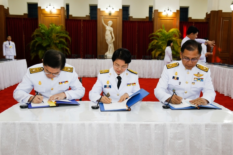 ลงนามถวายพระพรชัยมงคลสมเด็จพระเจ้าอยู่หัว เนื่องในวันขึ้นปีใหม่พุทธศักราช 2562