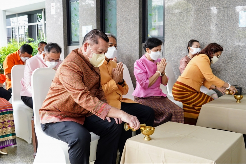 พิธีทำบุญตักบาตรข้าวสารอาหารแห้ง