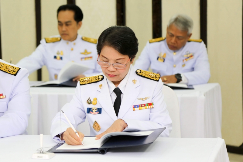 สตง. ถวายแจกันดอกไม้และลงนามถวายพระพรสมเด็จพระกนิษฐาธิราชเจ้า กรมสมเด็จพระเทพรัตนราชสุดาฯ สยามบรมราชกุมารี