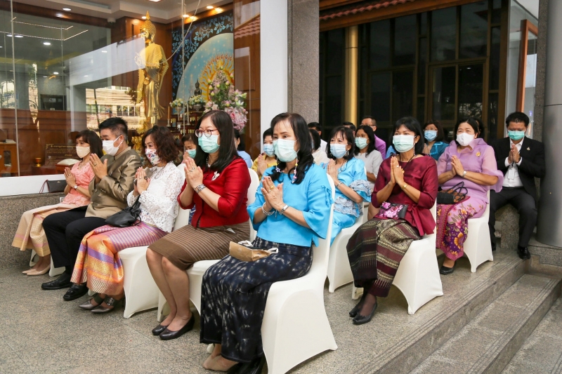 พิธีทำบุญตักบาตรข้าวสารอาหารแห้ง คณะสงฆ์จากวัดพระราม 9 กาญจนาภิเษก พระอารามหลวง