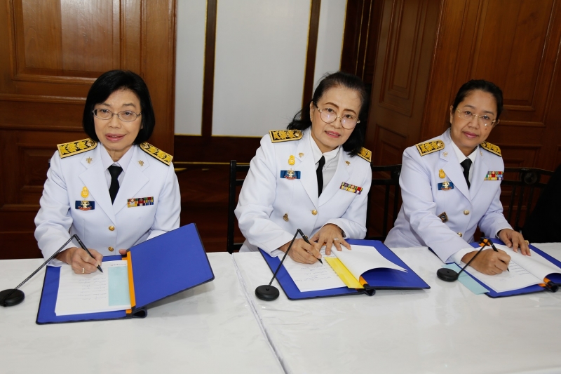 ลงนามถวายพระพรชัยมงคลสมเด็จพระเจ้าอยู่หัว เนื่องในวันขึ้นปีใหม่พุทธศักราช 2562