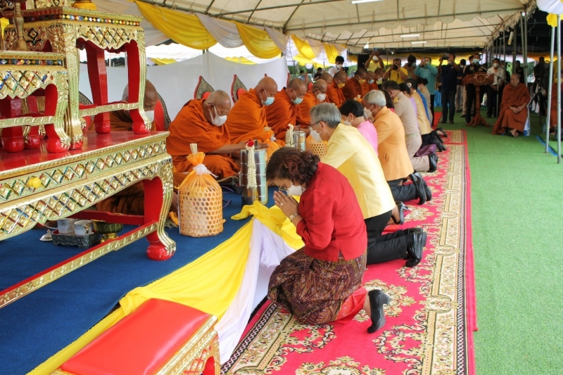 พิธีวางศิลาฤกษ์อาคารที่ทำการสำนักตรวจเงินแผ่นดินจังหวัดสุรินทร์ พร้อมอาคารชุดพักอาศัยและสิ่งก่อสร้างประกอบ