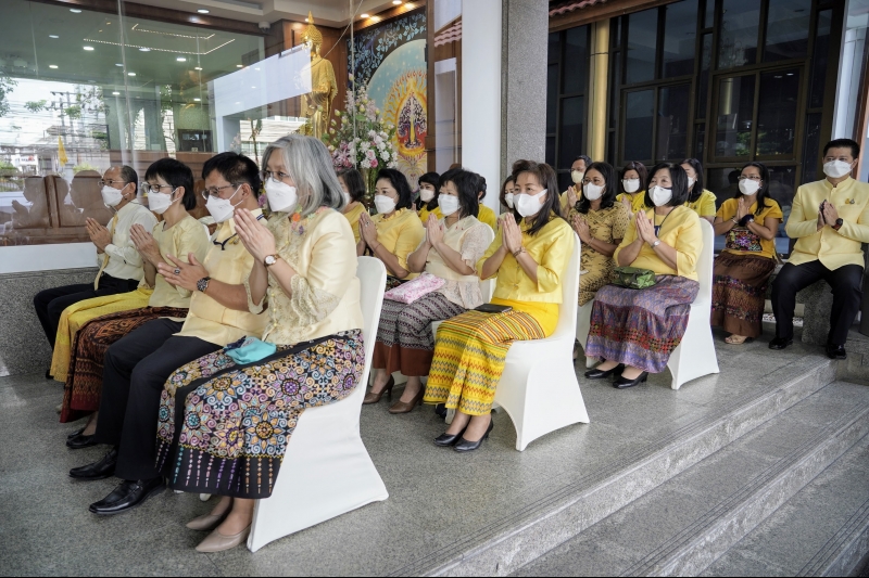 พิธีทำบุญตักบาตรข้าวสารอาหารแห้ง คณะสงฆ์จากวัดราชผาติการามวรวิหาร พระอารามหลวง เนื่องในโอกาสวันเฉลิมพระชนมพรรษา 28 กรกฎาคม 2565