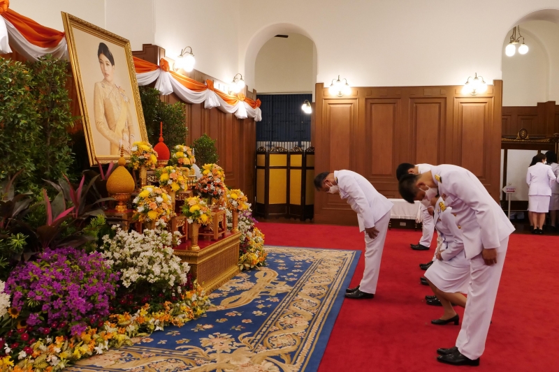 2566-01-08 สำนักงานการตรวจเงินแผ่นดินถวายแจกันดอกไม้และลงนามถวายพระพรชัยมงคลสมเด็จพระเจ้าลูกเธอ เจ้าฟ้าสิริวัณณวรี นารีรัตนราชกั