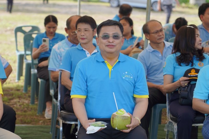 ร่วมทำบุญตักบาตรข้าวสารอาหารแห้ง