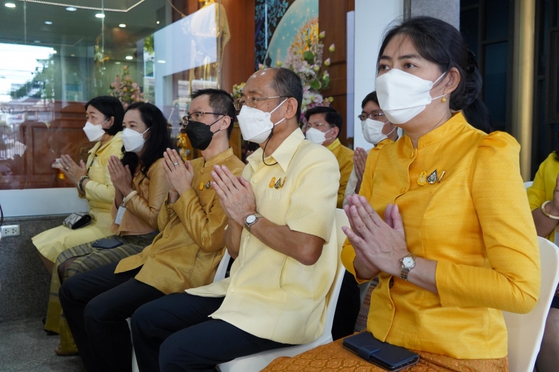 พิธีทำบุญตักบาตรข้าวสารอาหารแห้ง คณะสงฆ์จากวัดพระราม 9 กาญจนาภิเษก พระอารามหลวง 