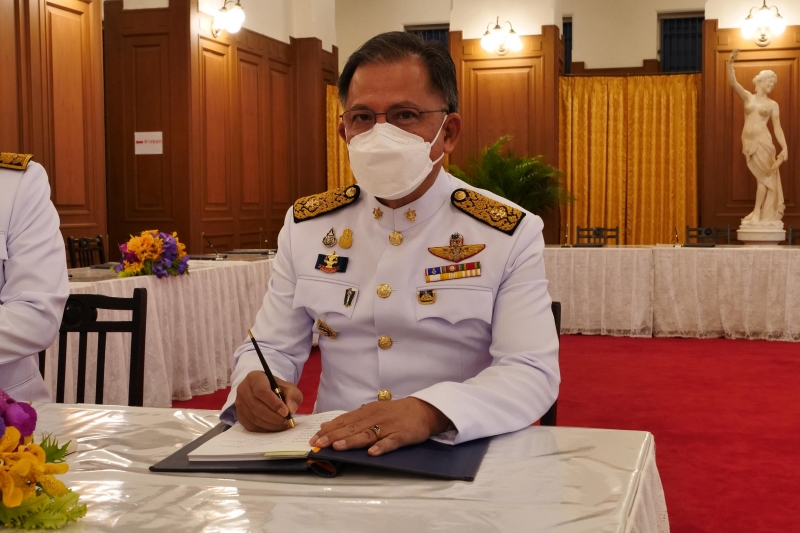 2566-01-08 สำนักงานการตรวจเงินแผ่นดินถวายแจกันดอกไม้และลงนามถวายพระพรชัยมงคลสมเด็จพระเจ้าลูกเธอ เจ้าฟ้าสิริวัณณวรี นารีรัตนราชกั