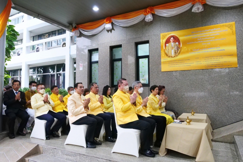 ทำบุญตักบาตร