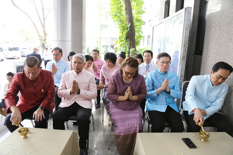 พิธีทำบุญตักบาตรข้าวสารอาหารแห้ง เดือนกุมภาพันธ์